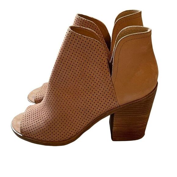 Steve Madden Tala Heeled Perforated Leather Booties Size 8.5 - Picture 10 of 11